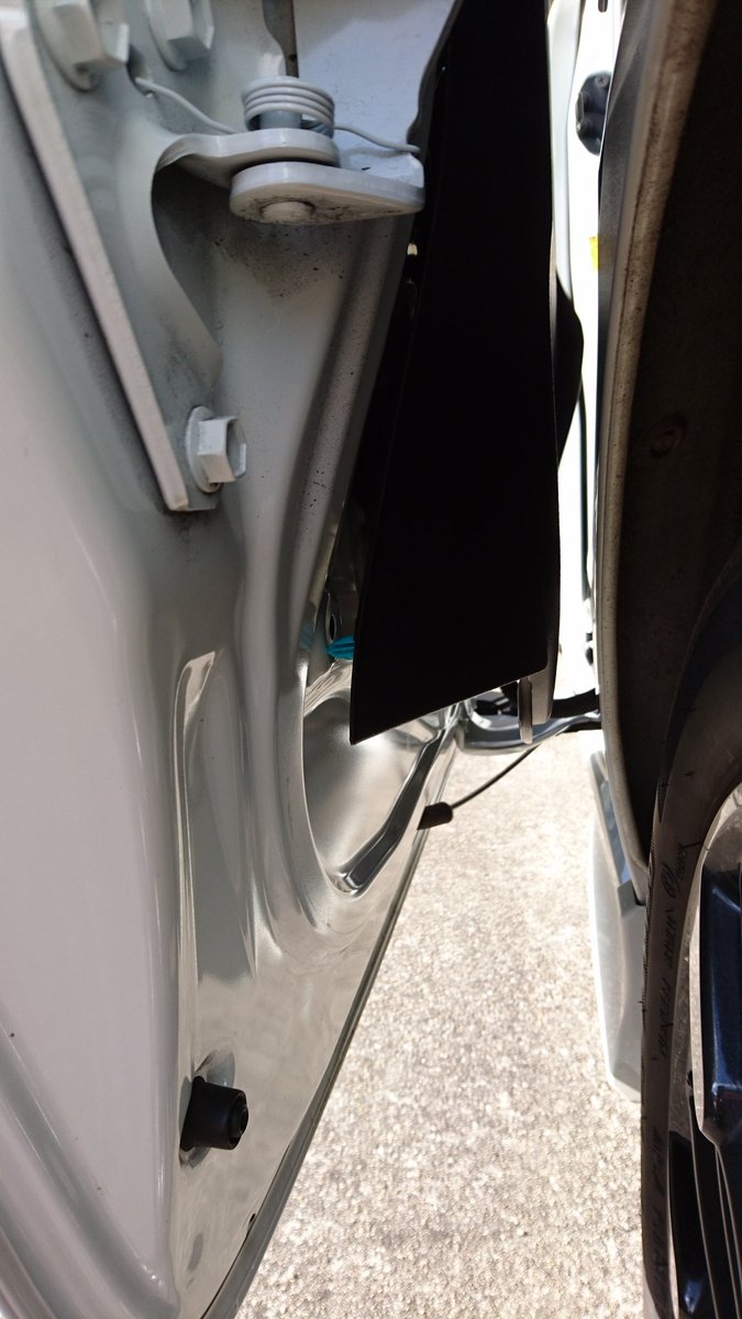タマユウ 21 洗車してたら 両側のスライドドアの内張りが外れてるではないか 内張りが当たってパッキン避けてるし 最悪 スライドドア スペーシアカスタム 内張り