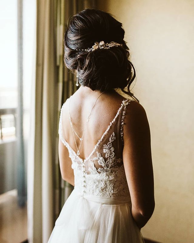 HOGevents's tweet photo. Wedding dress back goals! 😍  #happilyLAafter
---
Planner/Coordination: @heartsofgoldevents
Ceremony: @stjohnsorange
Reception: @anaheimmarriott
Photography &amp; DJ: @thecllctive
Videography: @andyvnguyen
Makeup and Hair: @trangformation
Dress: @bhldn
--… https://t.co/BJFS7Mvnrx https://t.co/jnryvCtRPb