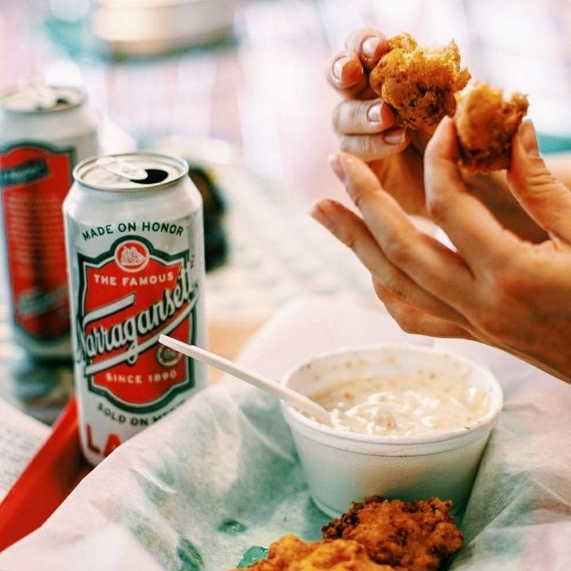 Gansettbeer's tweet photo. Today is #NationalChowderDay and we’re planning on hitting some of our favorite seafood joints. If ya can’t join us, celebrate Chowder Day at home with the Official Beer of the Clam! Here’s our favorite chowder recipe… https://t.co/ytH3KUEDhy #HiNeighbor #ChowderDay https://t.co/0YldjFfXd1