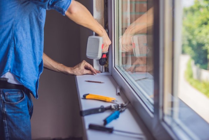 Hiring an unreliable contractor can complicate your #homeimprovement project. In a new article we share 5 tips for hiring the best professional for your windows project. Discover more: bit.ly/2sRroFg #realestate #contractor #budget #home