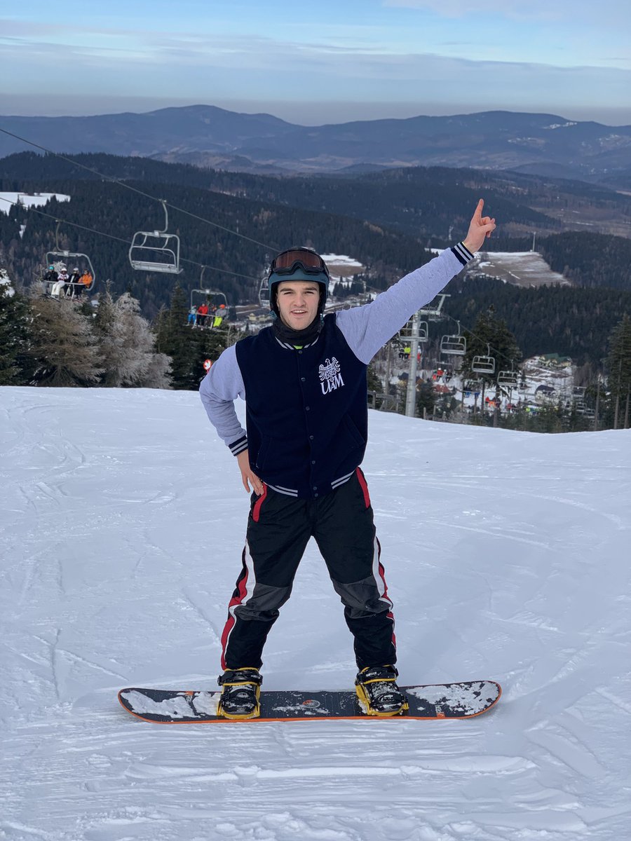 JPrzybylsky's tweet photo. Na desce w semestr Letni!🏂🏔☀️@UAM_Poznan @WNPiD
Na 2 zdjeciu wskazuje idealnie na #Poznań i #UAM 😊 #WNPiD https://t.co/2s4zk8umPd