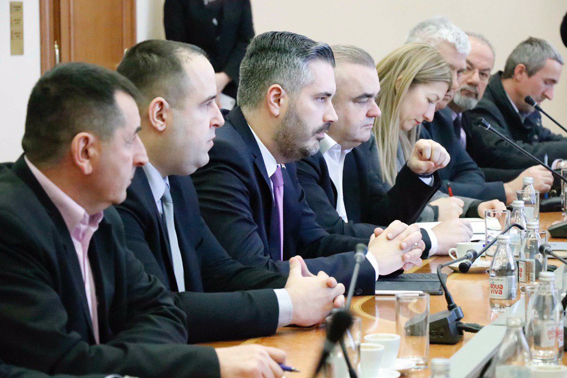 npopovicSNP's tweet photo. Са @rsrdjan, министром за научно-технолошки развој, високо образовање и информационо друштво у Влади Р. Српске. Радимо на заједничким пројектима који ће утицати на развој економије, останак младих инжењера, али и на чвршћу интеграцију српског народа са обе стране Дрине. 🇷🇸 https://t.co/I3jUQF7WA6