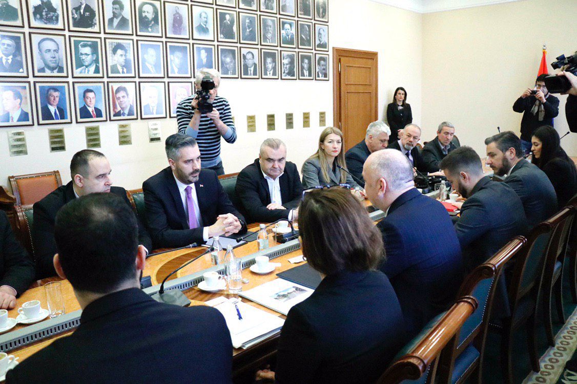 npopovicSNP's tweet photo. Са @rsrdjan, министром за научно-технолошки развој, високо образовање и информационо друштво у Влади Р. Српске. Радимо на заједничким пројектима који ће утицати на развој економије, останак младих инжењера, али и на чвршћу интеграцију српског народа са обе стране Дрине. 🇷🇸 https://t.co/I3jUQF7WA6