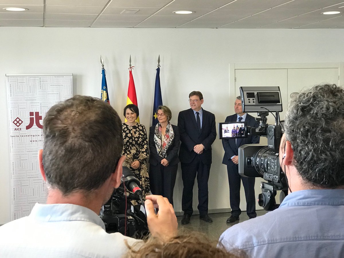 Nomdedeu's tweet photo. Amb @mparrarobles representant @GVAeconomia a l’acte de l’ITC
@Redit_es és la gran oportunitat i el millor soci per tal d’aproximar la formació ocupacional a les necessitats de les nostres empreses.
#Investigació #receca #valorafegit https://t.co/9AMOEQDnOi