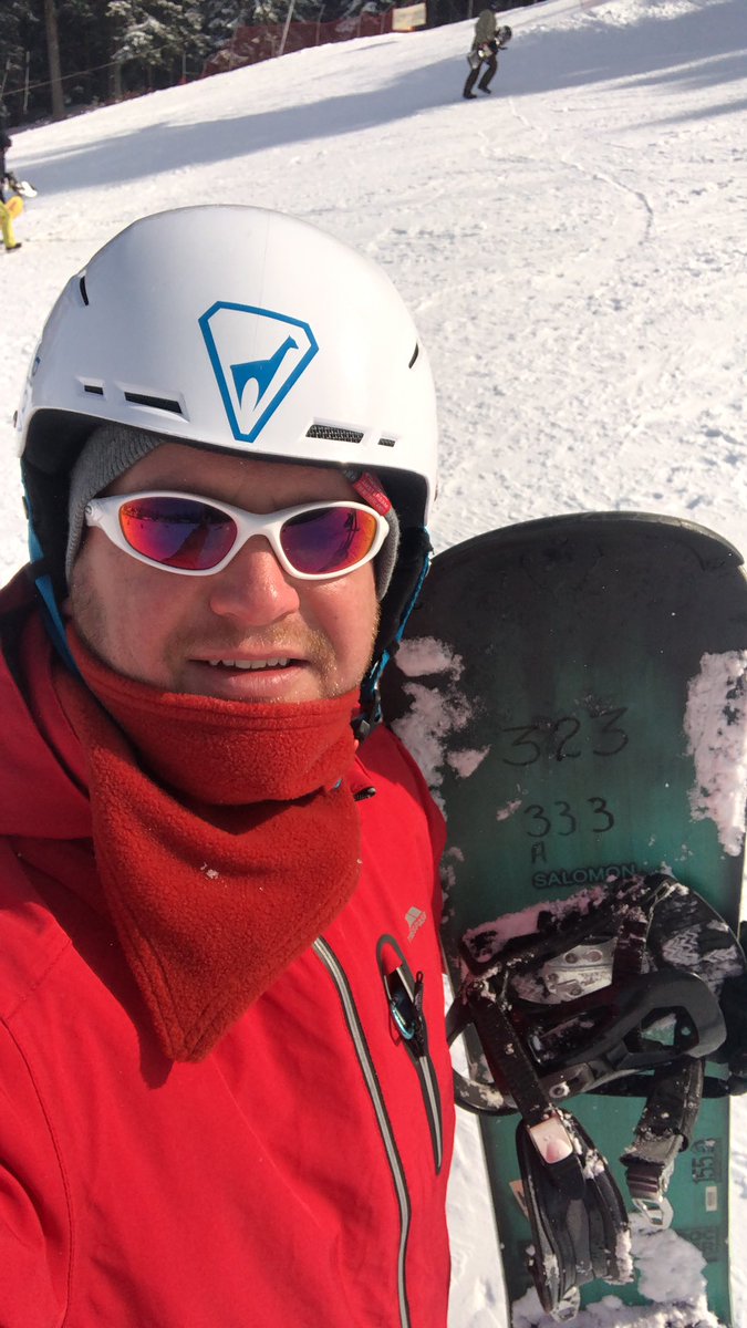 mjwilliamsFD's tweet photo. All the gear, no idea #snowboardingrules https://t.co/6ObBNsSkt7