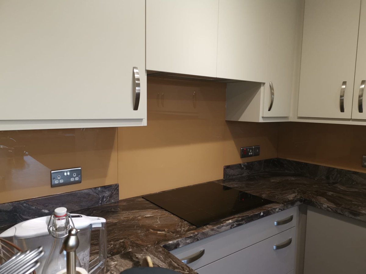 #splashbacks #InteriorDesign #Bespoke  #KitchenIdeas #photooftheday #motivation #modern #luxury #luxurious #inspiration #NewKitchen #KitchenDesign #instadesign #Design #KitchenMakeover #HomeRenovation #DreamKitchen #KitchenGoals #KitchenDecor #homestyle #mirrors #measured #fitted