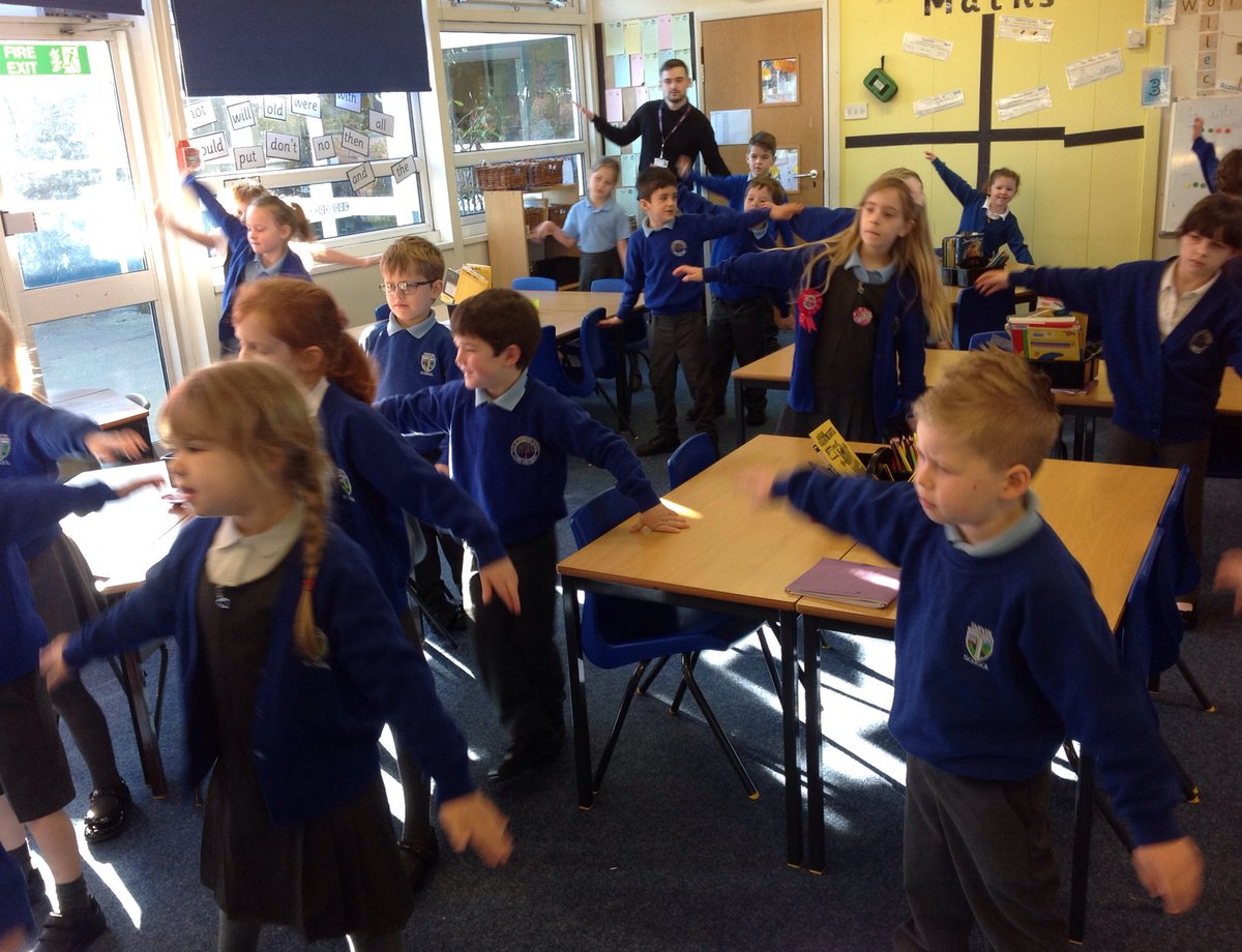 TarvinPrimary's tweet photo. A great start to our maths lesson with a division song today! #activemaths #potterclass #mathsisfun https://t.co/6xpdczGuMm