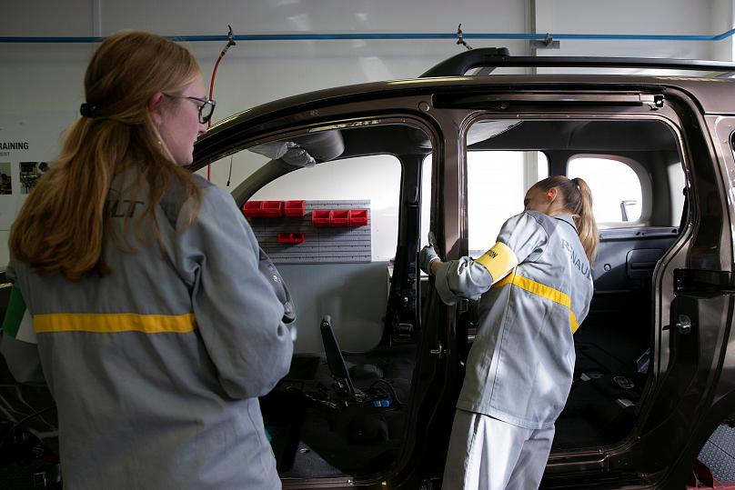 Binnenkort start de regionale #pilot #Praktijkleren met de Praktijkverklaring in het MBO. Dankzij de praktijkverklaring kunnen kwaliteiten op de werkvloer worden benut, zonder dat een volledig diploma behaald is. werkpuntkom.nl/nieuws/9166175…