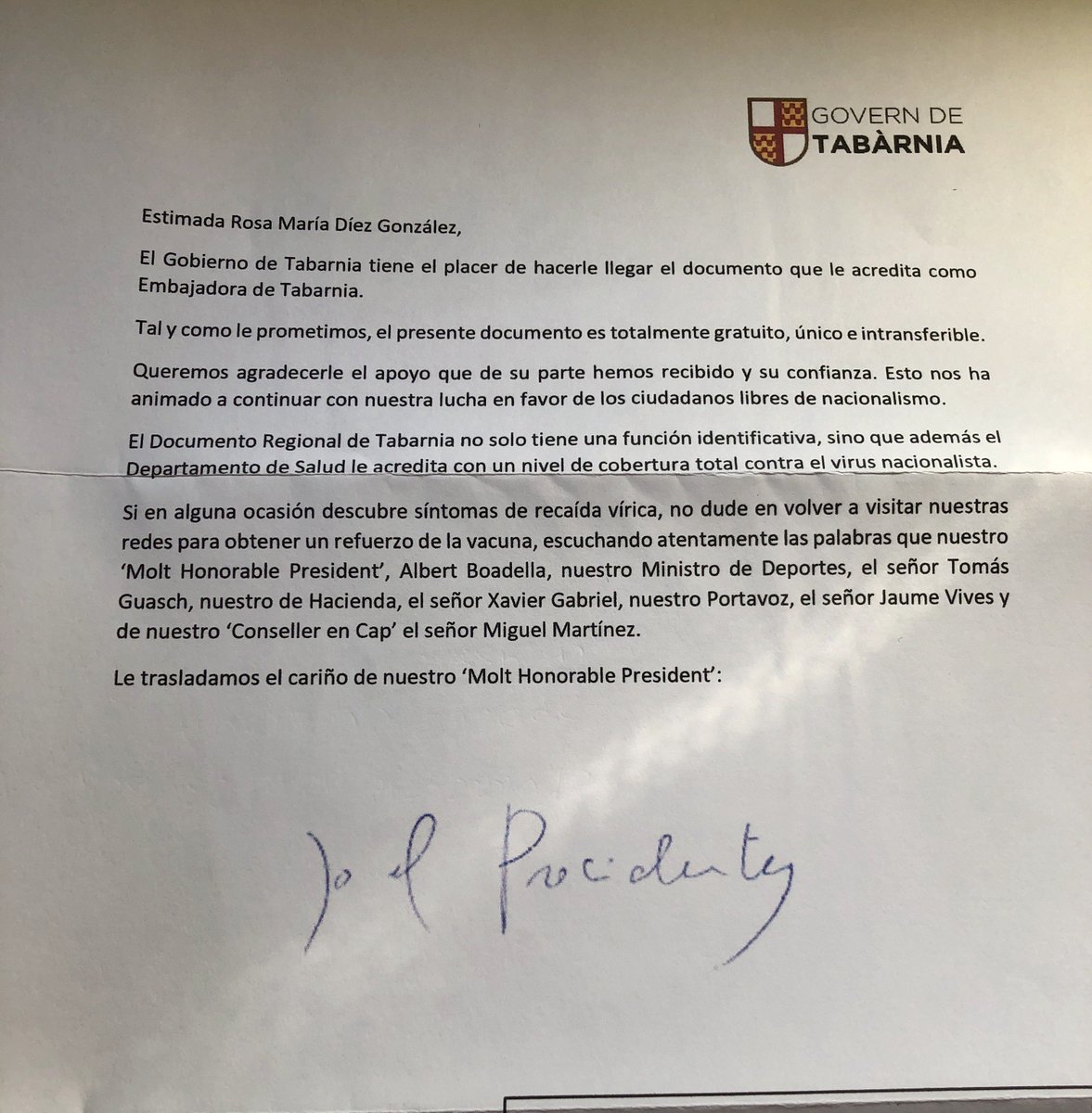 rosadiezglez's tweet photo. Acabo de recibir el carnet que me acredita como embajadora de Tabarnia, así como la Tarjeta de Atención Sanitaria con cobertura total contra el virus nacionalista. Gracias, ‘Molt Honorable President’ Boadella por la confianza. https://t.co/dGduJLAFE0