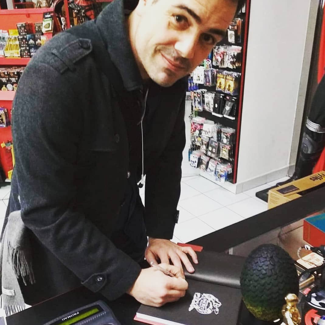jpstafford's tweet photo. Thanks to @ComicsPoint
For the support of @theputto
Moc rád jsem navštívil @ComicsPoint v Anglické ulíci. Dík #Comicspoint za podporu. #truchlivyamoretprazsky #komiks #knihy https://t.co/bhiQFekK3i