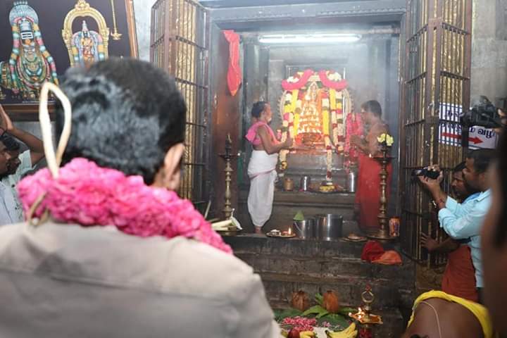 AmmkMukund's tweet photo. திருக்கோவிலூரில் உள்ள அருள்மிகு வீரட்டேஸ்வரரை அண்ணன் #ttv  தரிசித்த போது !! 
#AMMK
#ammkitwing
@TTVDhinakaran
@ThangaTamilSelv https://t.co/zWhNrykI1G