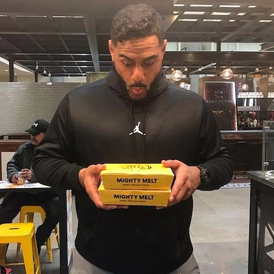 MightyMeltPHL's tweet photo. Happy #MightyMeltMonday! We were thrilled to have @jordan_mailata of the @Eagles stop by #MightyMelt @TheBoursePhilly! As you can see, he looks pretty excited to dive into his #GrilledCheese, too!
We're offering our Monday special all day: Any sandwich + any beer for just $12! https://t.co/FmdUjruwk3