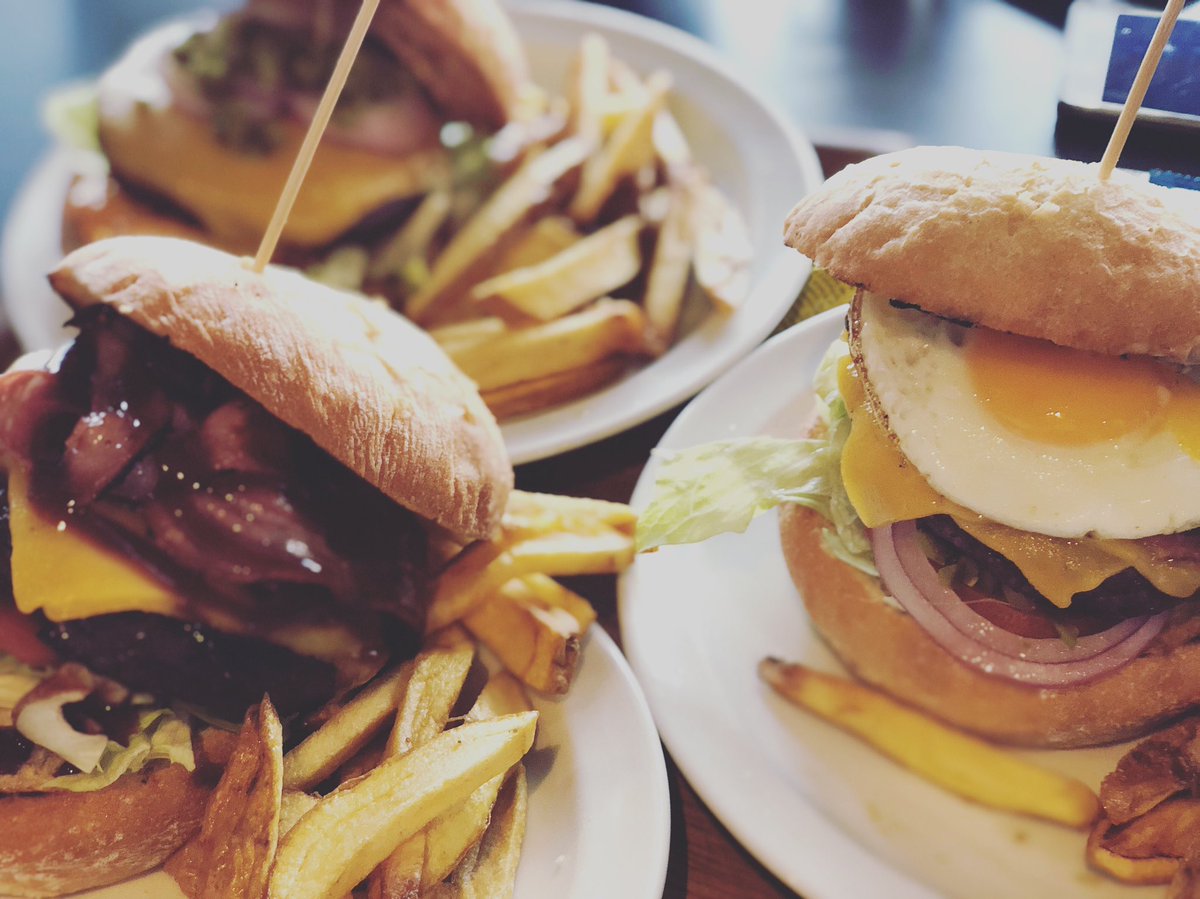 ¿A quién le apetece hoy una hamburguesa Gourmet? En TEX MEX personaliza la 🍔 como tú quieras! Feliz lunes 🙌🏻
#felizlunes #texmex #burguers #gourmet #estaciongourmet #chips #letsstart #mercado #comidas #gastronomia #valladolid #pucela #pucelanos #spain
