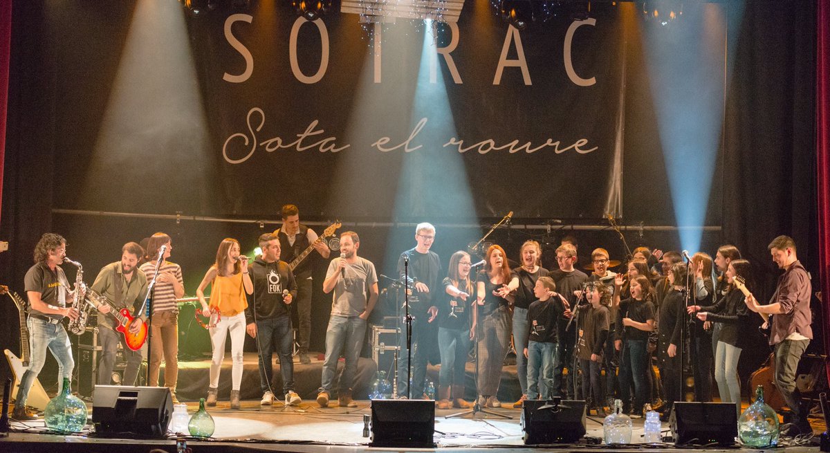 SotracOficial's tweet photo. ✨Sota el roure, GRÀCIES!✨

Dissabte vam tancar la gira de #Sotaelroure amb un concert molt especial.🎶
Moltes gràcies a tots els implicats per haver-lo fet possible. No ens el podíem imaginar millor!🍃

📸: @marc_elpoll

#SOTRAC #concertfinaldegira #sotracmésamics https://t.co/wSAob8i1Ki