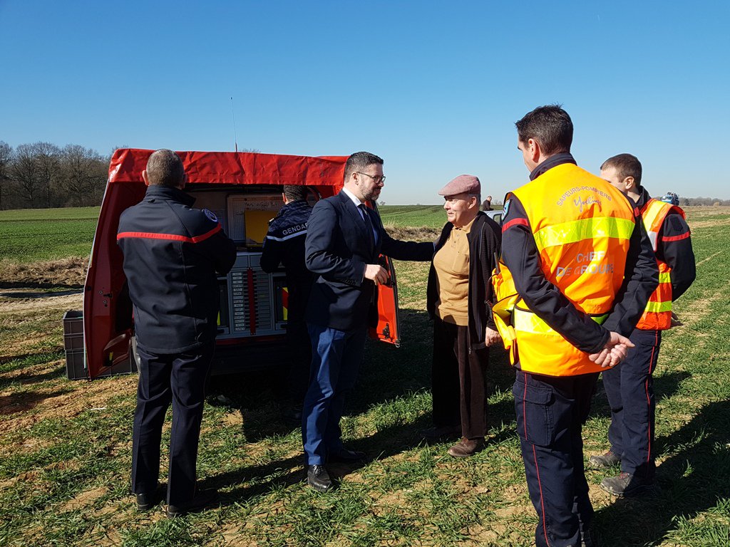 Prefet78's tweet photo. #Yvelines fuite d'hydrocarbure localisée lundi 25 février 2019 sur le pipeline d'Ile-de-France @Total à hauteur d'Autouillet/Boissy-sans-Avoir. 4 à 7 ha de champs + rûs touchés 
Intervention des @pompiers78 en cours
Le Directeur de Cabinet est sur place 
👉https://t.co/iNRVgqI6Dv https://t.co/77X77iDAad