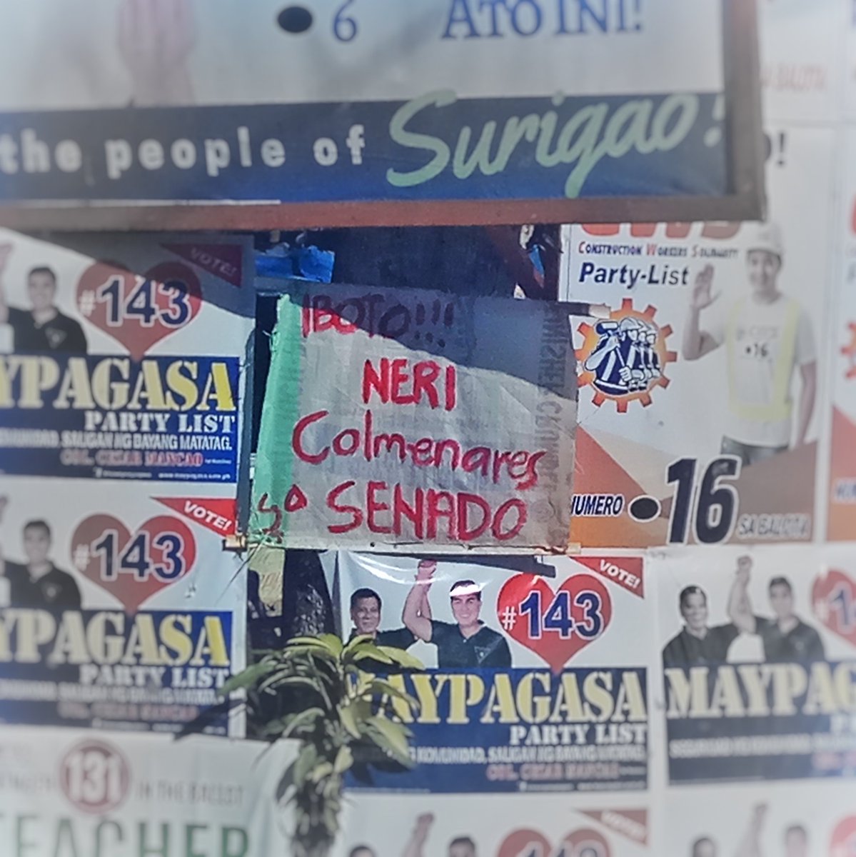 KasamangChad's tweet photo. idk but seeing handmade posters for @ColmenaresPH in the middle of farming communities in surigao almost got me emotional.

in the middle of multi-million funded campaigns, a candidate stands out, not because of extravagance, but because of the wide support of the masses. 💖 https://t.co/aNTIE2cSkX