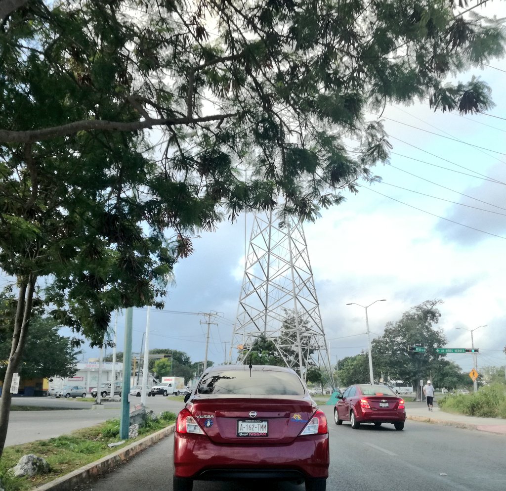 CancunSOS's tweet photo. #Riesgo | Taxista de @IslaMujeresGob sin nomenclatura, con polarizado mayor a dos humos, con parasoles, circulando de forma temeraria en la zona de Rancho Viejo.

#Cancun @MaraLezama @SSP_QROO @smspytbj @FGEQuintanaRoo @juancarrillo58 @BibianCastillo @imoveqrooBJ https://t.co/r488gSgMB3