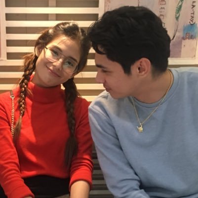 KathnielsSpain's tweet photo. Never-ending kilig because of Devki. 💙

#DevonSeron 
#KikoEstrada
#DevKi https://t.co/tPHxg92SB7
