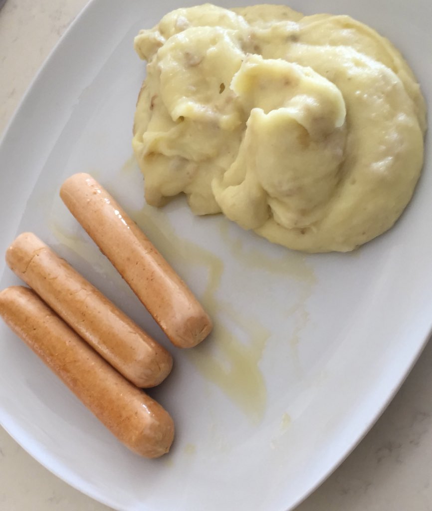 sofimymusic's tweet photo. Así que los veganos solo comemos lechuga... xD #vegan #vegano #govegan #salchicha #sausage https://t.co/RuXFZsuBDJ