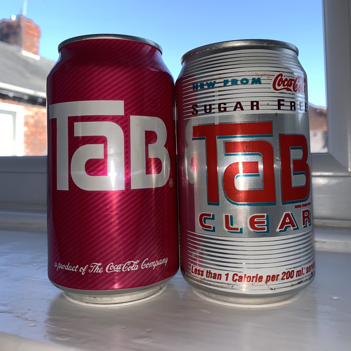 newplanet's tweet photo. Here’s #Tab versus #TabClear. The early 1990s. What a time to be alive and a carbonated beverage drinker! @CocaCola_GB ❤️❤️😍😍 https://t.co/N7NuOV5Bhn