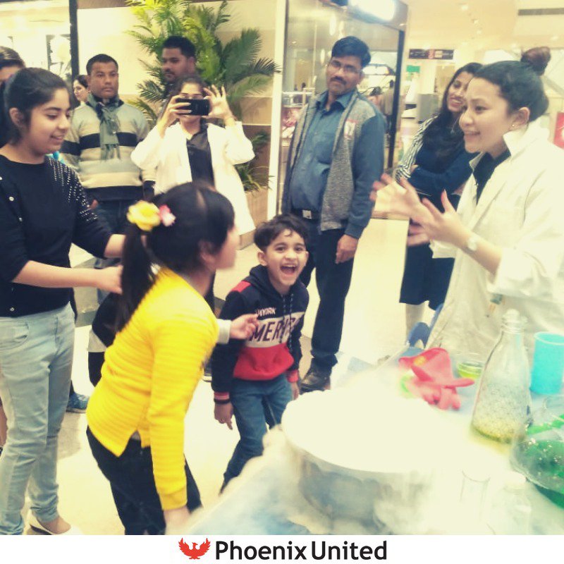 PhoenixUnitedBE's tweet photo. Fun with Science at #PhoenixUnitedBareilly 
.
.
. 
#bareilly #bareillyfun #kidsactivity #diyworkshop #funwithscience #science #potd #MondayMotivation https://t.co/YQ6bQK8PwJ