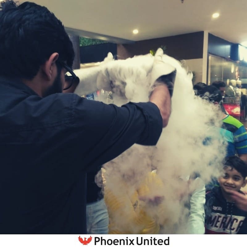PhoenixUnitedBE's tweet photo. Fun with Science at #PhoenixUnitedBareilly 
.
.
. 
#bareilly #bareillyfun #kidsactivity #diyworkshop #funwithscience #science #potd #MondayMotivation https://t.co/YQ6bQK8PwJ