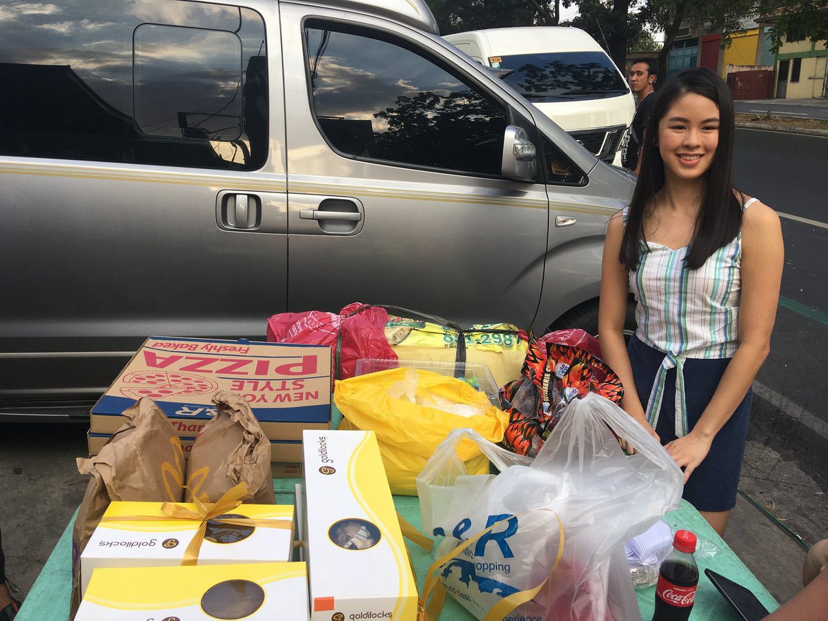 rossychix19's tweet photo. Ang dami daw food sabi ni K. Ang saya niya kaya ang saya saya din namin. 

#HeartStrongKissables 
@KissesDelavin https://t.co/VUCegliP8q