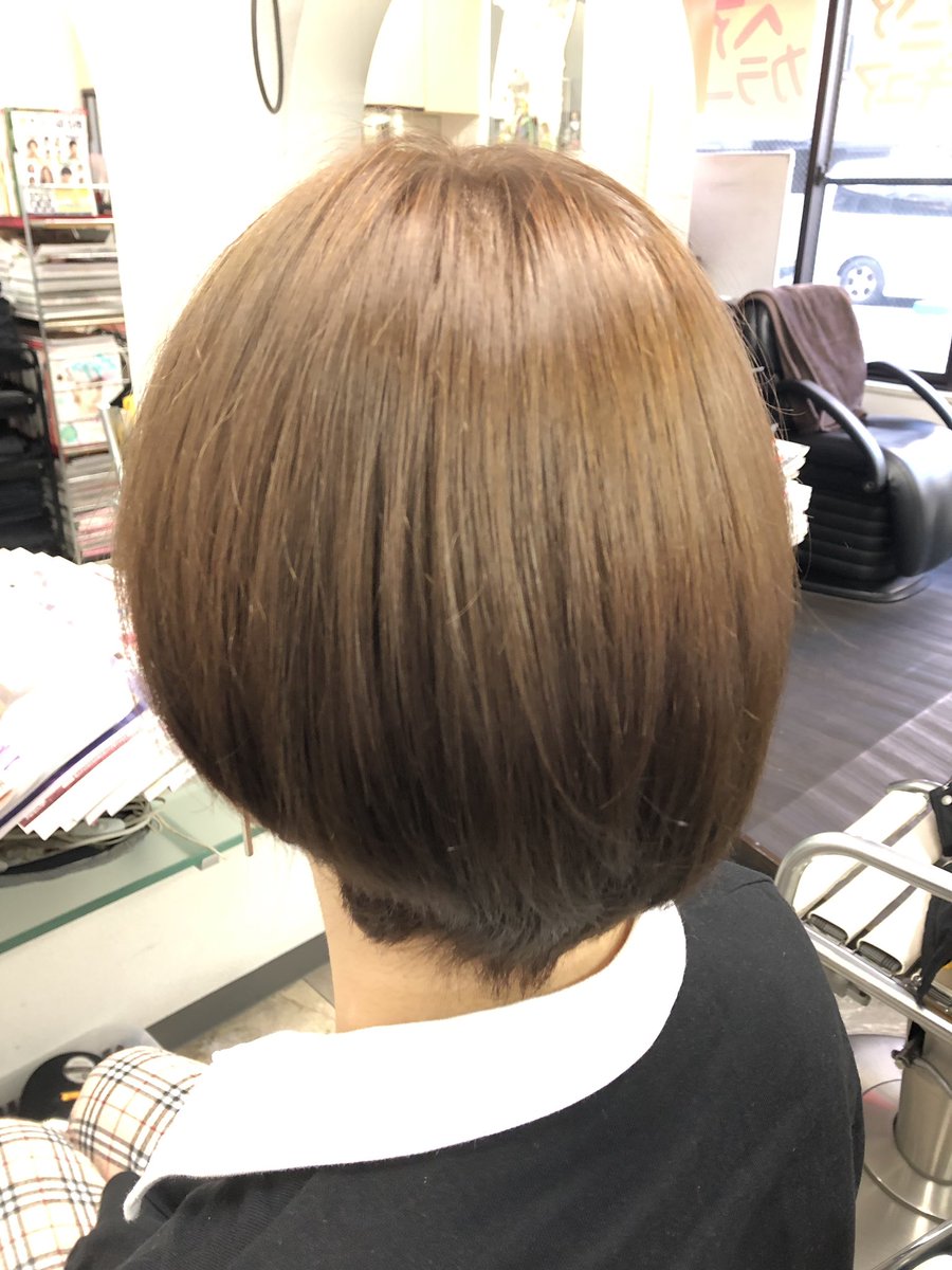 ストロベリーロックス 赤羽カラー専門店 この時期はお問い合わせが多い時期なんだけど 高校卒業したらストロベリーロックスさんで 染めようと思ってて 連絡しました とかね どんどん言ってね めっちゃ嬉しい あ 拘束で染められなくてもカットだけ