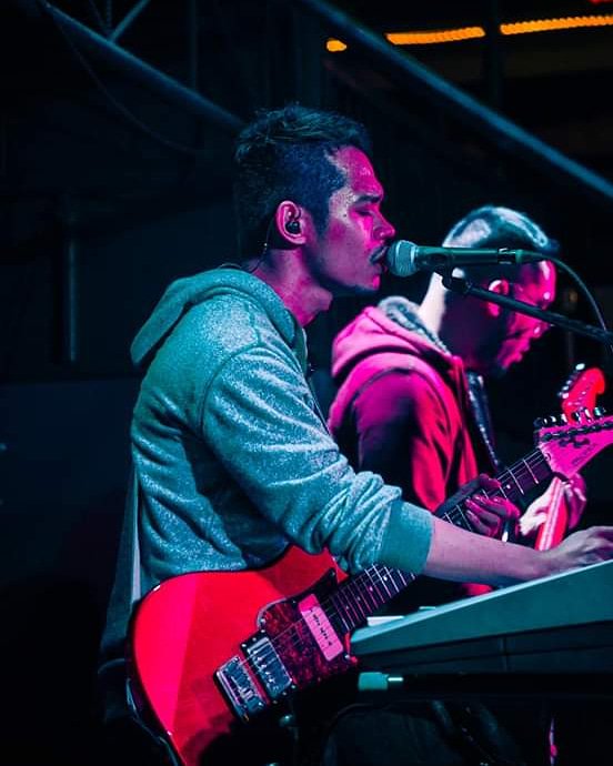 iamJensenGomez's tweet photo. Parang gatorade ad. #memphiis #MusesLP You can now download and stream it. The spotify link is in the bio.
Anyway. If you're free, we'll be at Historia tomorrow around 1030pm. Takits. #yamaha #yamahaguitars #lyricph #Surefire 📷 @andreagenota https://t.co/DUQiZtBRgz