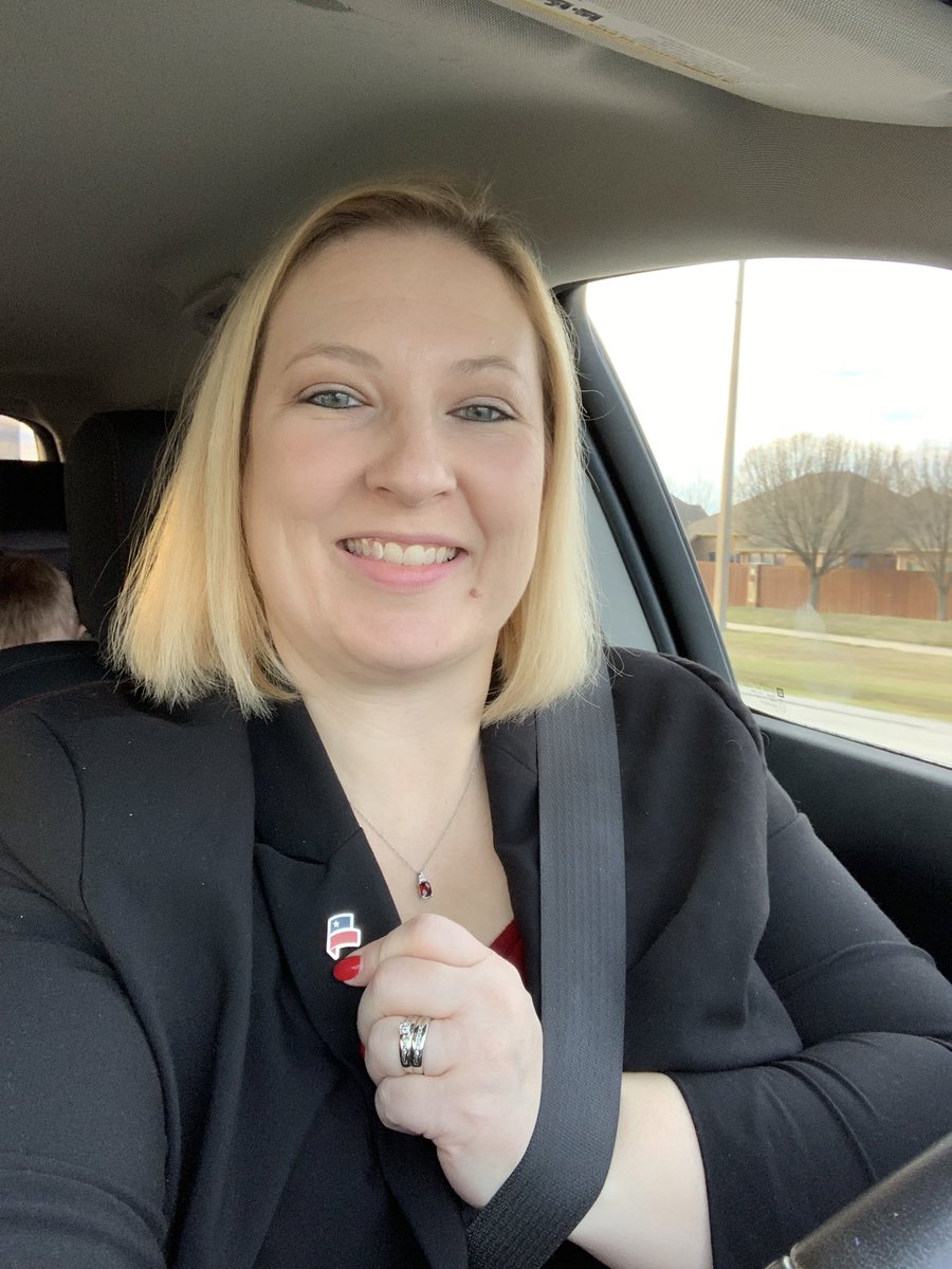 kzastoupil's tweet photo. #happymonday Donβt forget to share your #selfies today with your @tspra pins! #tspra19 #campcommunication https://t.co/BQHcpqdfOj