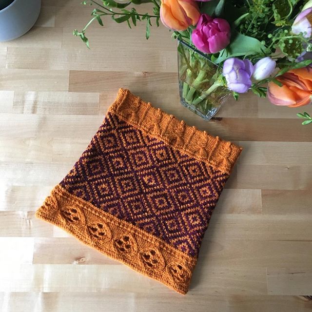 knitmastery's tweet photo. It’s delightful to think it’s probably a bit too warm for my Doges Palace cowl today! This lovely design is by @skeinreaction and is available to knit with our app. #knitmasterypattern #satnavforknitters #patternfocus https://t.co/lTn1OHLkxb https://t.co/hqrfY9JRlO