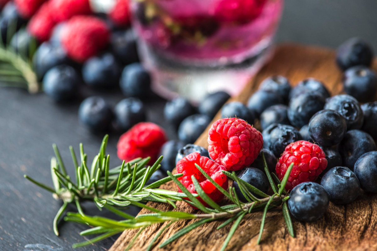 LoriShemek's tweet photo. Fiber is key to optimizing health. New research found the risk of dying from heart disease, stroke, type 2 diabetes and/or colon cancer is markedly reduced with intake

Your Best Forms of Fiber Today:

Chia seeds
Berries
Root vegetables
Fermented foods
Sprouts
Fibrous vegetables https://t.co/2BYVJVUdds