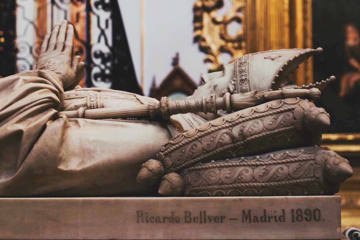El sepulcro del Cardenal Silíceo es obra del escultor Ricardo Bellver y Ramón (1845-1924) que representó primorosamente la figura yacente del cardenal con magníficos detalles.