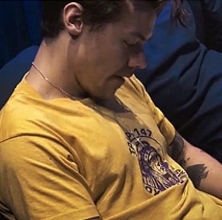 becauseofHES's tweet photo. harry in yellow: a concept https://t.co/ecryXI80uZ