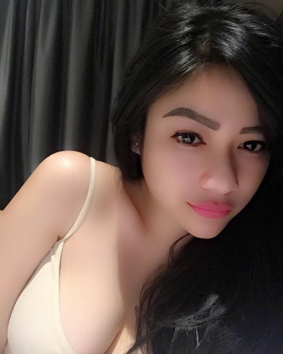 Cerita Dewasa 18+ : Fantasi Gila Suamiku Saat Sedang ML Denganku. 