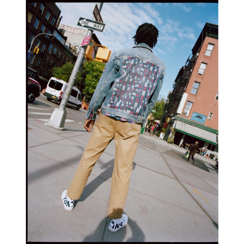 TommyHilfiger's tweet photo. An icon revisited. #TommyJeans
Rapper @sabaPIVOT wears our upgraded logo jacket more than well. https://t.co/22D0Lzsbeg https://t.co/BShiliKjti