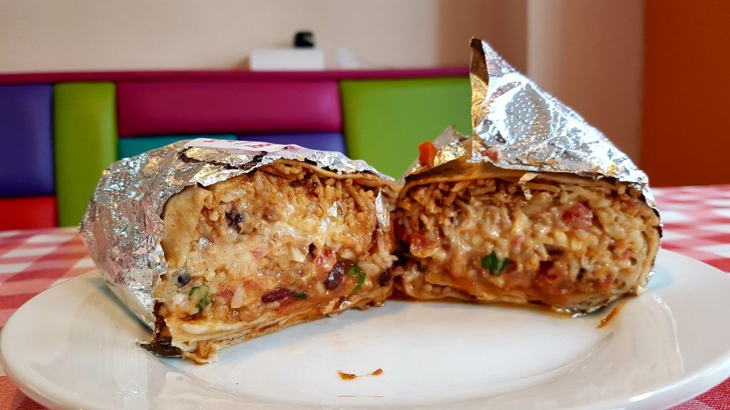 Best Burritos in Dublin within a minute of our Temple Bar hostel: buff.ly/2lQOfx6