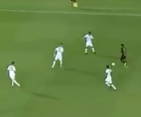 franjeado's tweet photo. Pelota para Viudez. 4 marcadores de Libertad en frente.
Un pestañeo después ya estaba celebrando con Roque su gol. Impresionante https://t.co/6gSUpInfo6