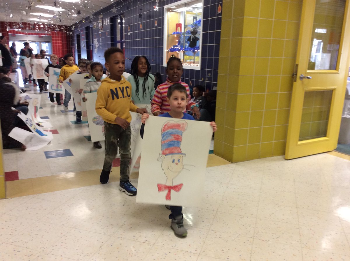 shollis0301's tweet image. ⁦@CSDSenators⁩ ⁦@PamelaH346⁩  How do we kickoff I love to read week? With a book character parade. #northrocks #csdchat