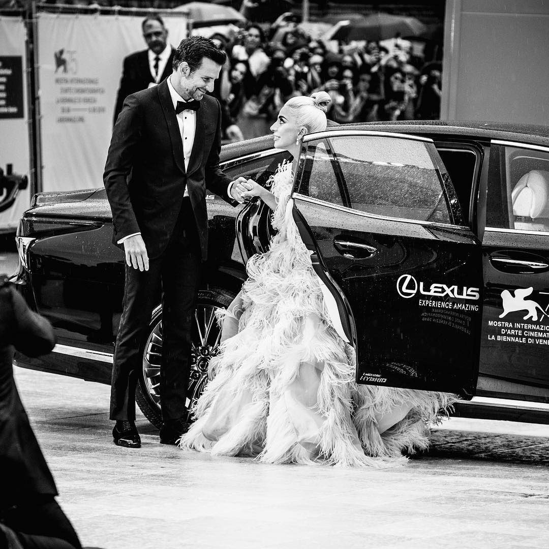 ToyotaCR's tweet photo. Una estrella que nace debe viajar en primera clase #Lexus #ExperienceAmazing #BradleyCooper #LadyGaga #Oscars #Shallow #AStarIsBorn #PurdyMotor https://t.co/6uG0rJxhfC