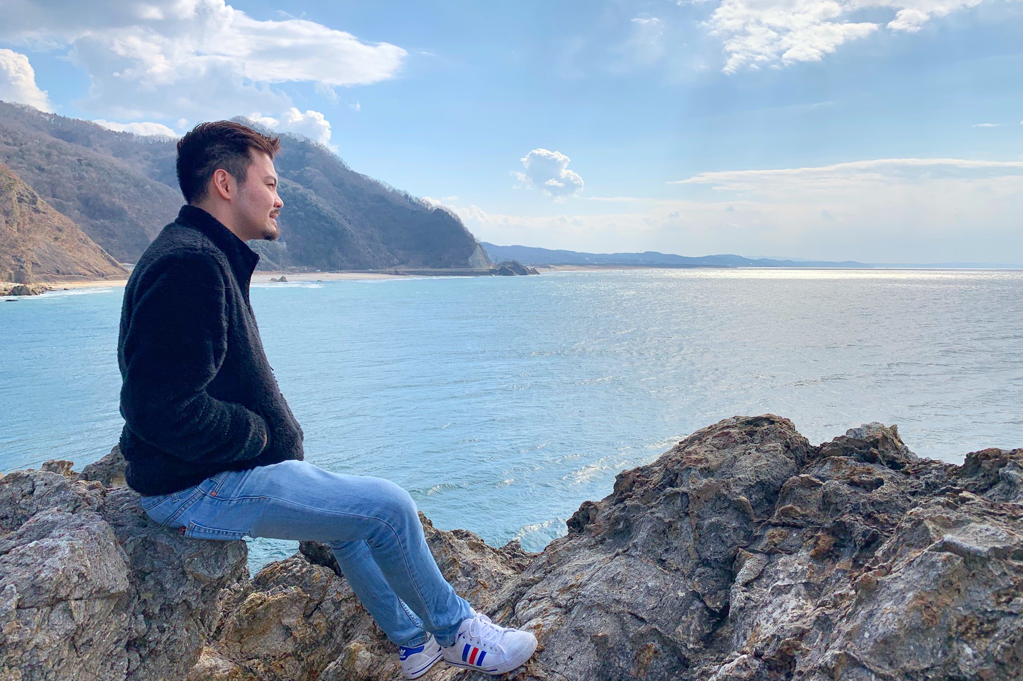 ゆた 母さんと新潟の海沿いドライブ 越後七浦のシーサイドライン 途中にあるこの岩場は 海の景色がほんときれいで 小さい時によく父さんの バイクの後ろに乗って 来たことがあるんだけど 今も変わらないし懐かしい景色 T Co Lcr8l0oy51 Twitter