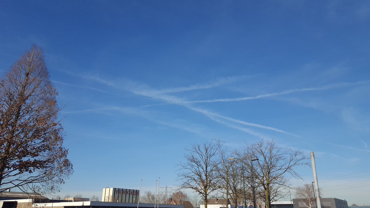 luchtw8's tweet photo. #chemtrails #netherlands #Veenendaal #indigo #skyvolt #geoengeneering #agenda21 #smartdust #wearhermodification #toxic https://t.co/kyNaPviB3y