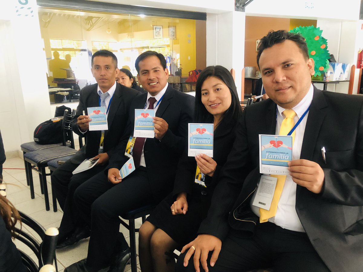 AdventistasMSOP's tweet photo. Compromiso de cada maestro para con la educación adventista “Más que enseñanza” #AsambleaMagisterialMSOP #conectados #MásQueEnseñanza @Pr_RaulYaranga @josuellempen @JorgeMoncadaL @dinobv1 @SaulAguilarC @gersonvega https://t.co/r5tRkGE2jo