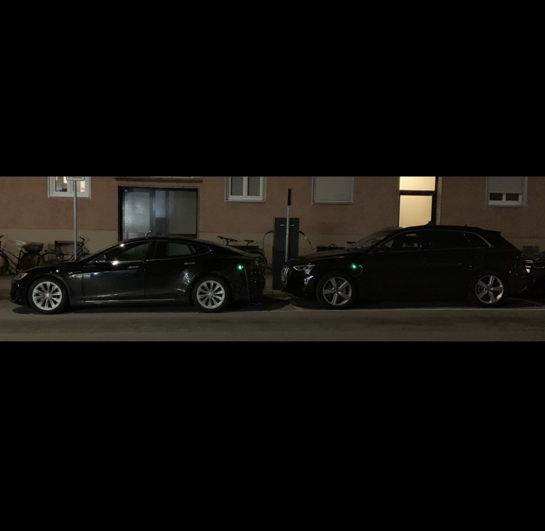 TesApps's tweet photo. Charging side by side #tesla #modelS and #audi #etron #electric #ev #electrek #futureofdriving #tesapp https://t.co/EZPQMn22O9