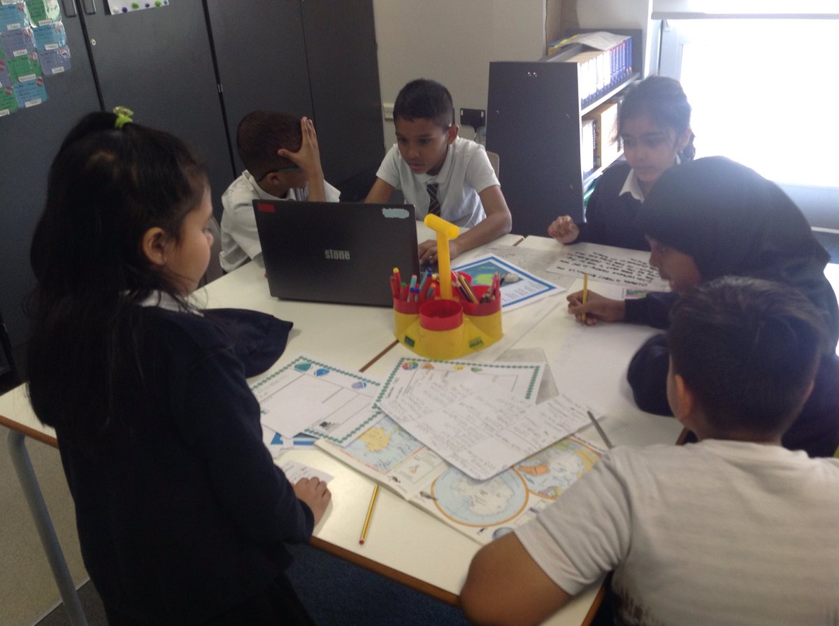 Miss_Poole1's tweet photo. #Class4T are using their #collaboration skills to become experts on different continents around the world. Now that we're experts, visit us this week and we can teach you! #miniteachers #fit2learn #learningtogether #TASCwheel https://t.co/jLl1zCjtIM