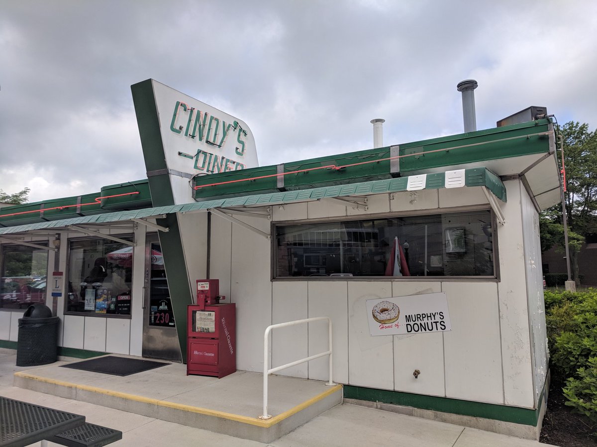 yodertoterblog's tweet image. Our favorite retro find is Cindy's Diner in @VisitFortWayne - we loved it so much we went back two summers in a row! The diner only seats 15 ppl! Prices are affordable AND it's within walking distance of all of Fort Wayne's attractions. #MidwestMondayChat #midwestmoment