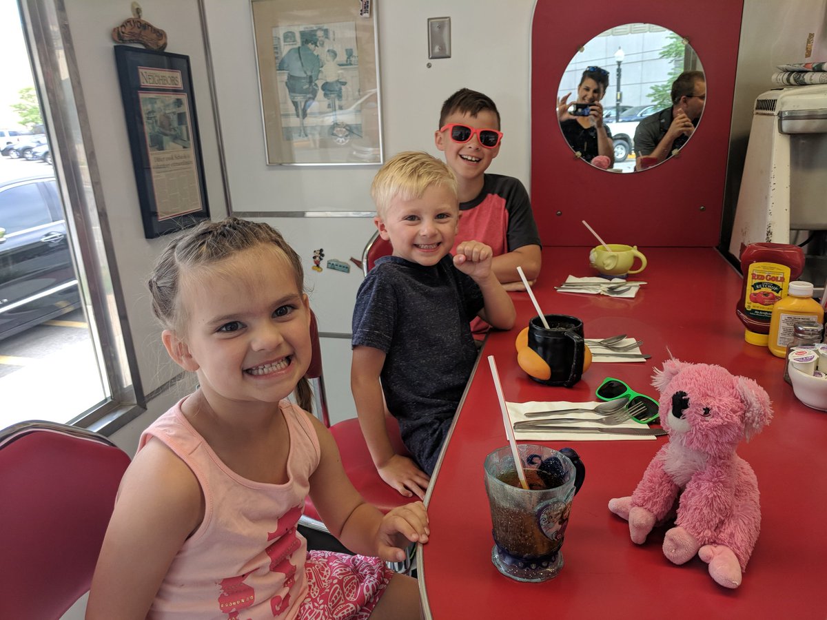 yodertoterblog's tweet image. Our favorite retro find is Cindy's Diner in @VisitFortWayne - we loved it so much we went back two summers in a row! The diner only seats 15 ppl! Prices are affordable AND it's within walking distance of all of Fort Wayne's attractions. #MidwestMondayChat #midwestmoment