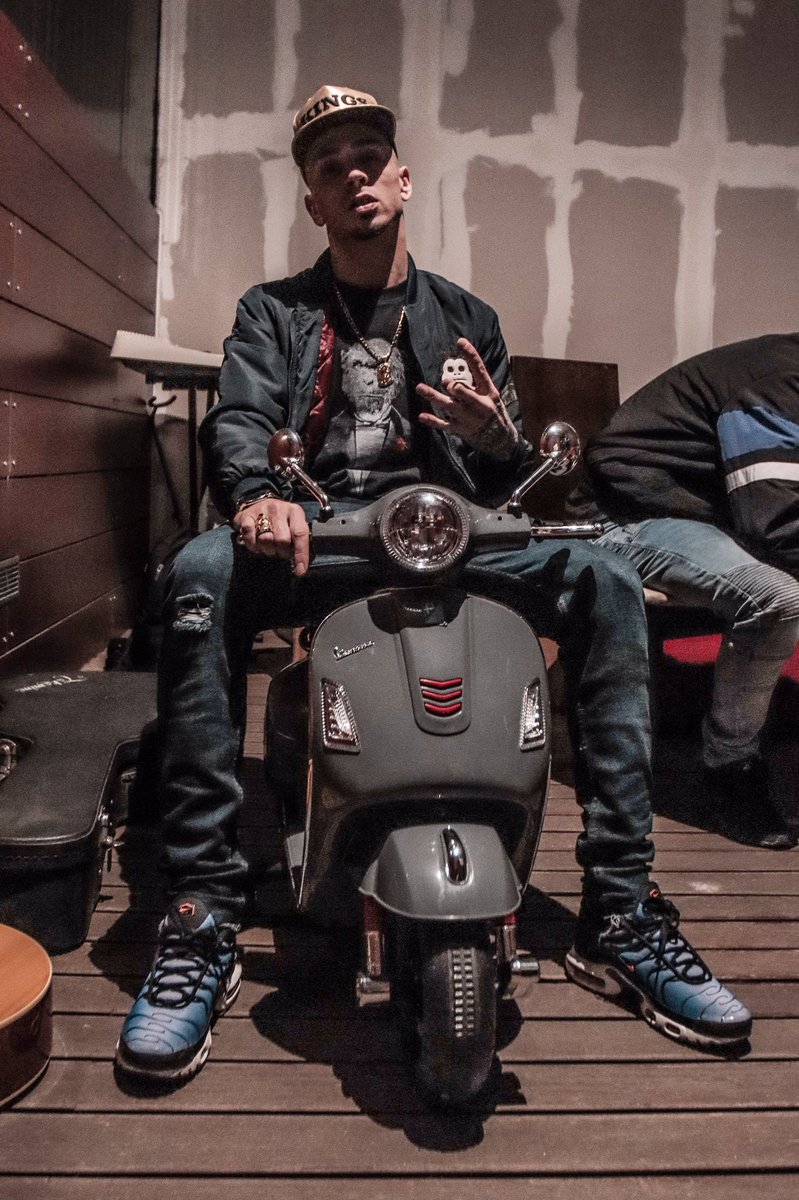 RGProd_'s tweet photo. Mota Jr pela primeira vez no Fundรฃo no Zona L๐ถ
Photo #RGProd ๐ธ
Booking #JSAgency ๐
________________________________
#hiphop #artist #music #show #photography #motajr #trap #rap https://t.co/8p3uFeUskW