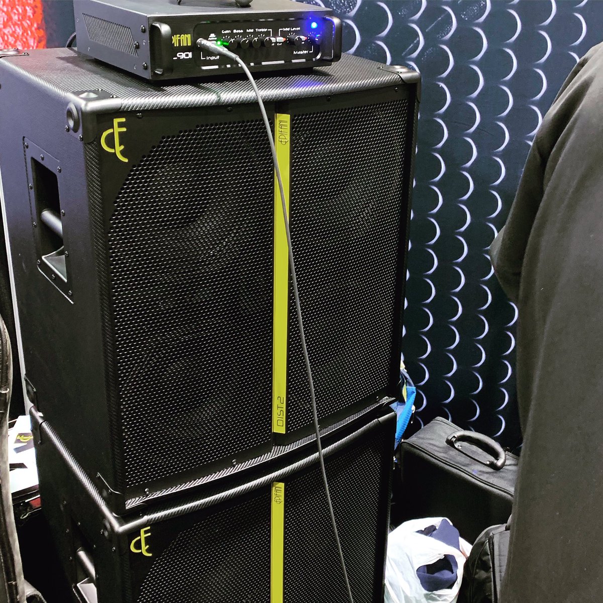 EpifaniAmps's tweet photo. The new UL 901 pro bass amp. Up to 1000 watts, new EQ, new PureSound DI. Available now at https://t.co/r72vajjRPu 🖤💛 #Epifani #LegendarySound #NiceRig #ModernClassic #ul901 #bassamp #bassporn #bassplayer #bassist https://t.co/Jc1co9y7FA