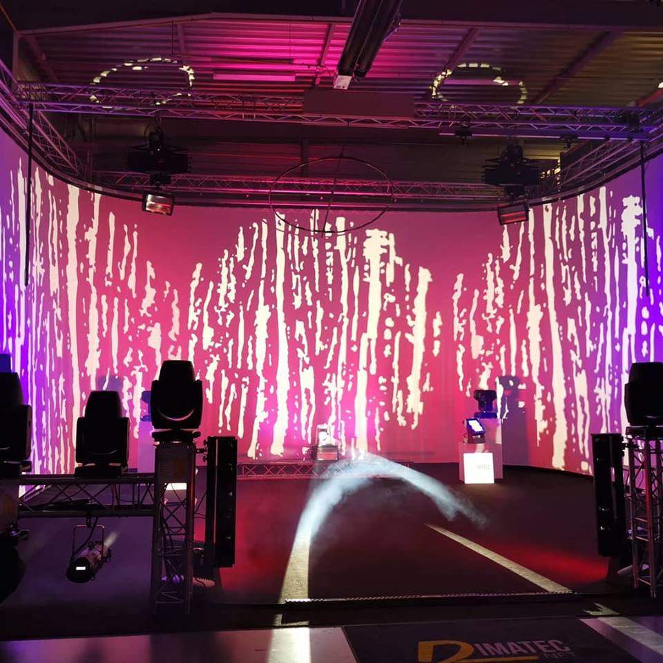 Dimatec_Light's tweet photo. Nouveau design du showroom de Dimatec 😍
@ClayPakyNews, @AvolitesLtd, @CoemarNews, @DeSistiLighting, Ledblade & Swisson #claypaky #avolites #coemar #desisti #ledblade #swisson #lighting #lighteffect #showroom #demo #colors #lightdesign #lightpassion https://t.co/re9DQMNplh